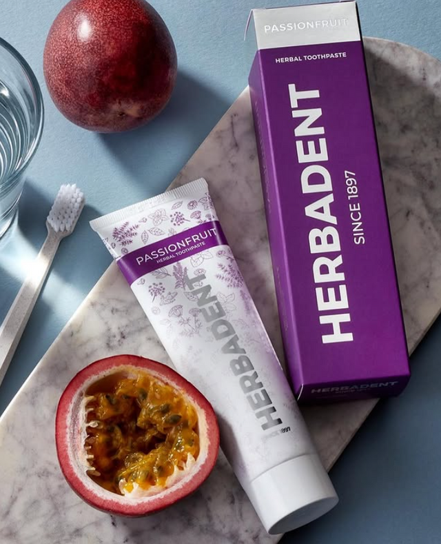 Herbadent Dentifricio alle Erbe Fusion Gusto Passion Fruit 75g