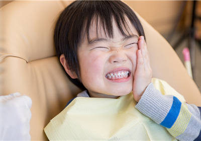 Carie dei denti da latte: come curarle